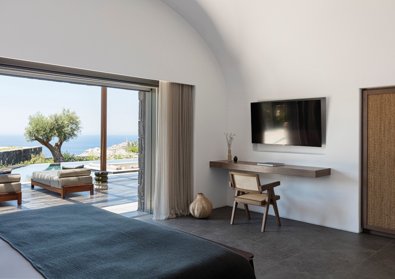 CANAVES FIVE BEDROOM VILLA