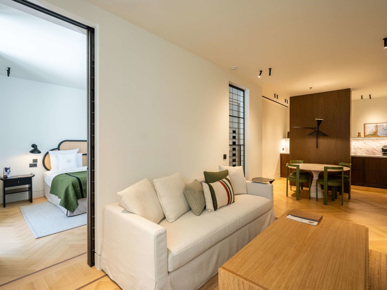 ATHENS CAPITAL SUITES MGALLERY COLLECTION