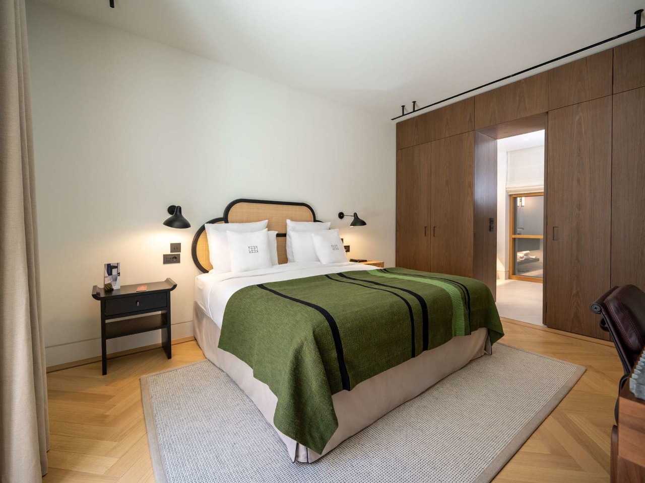 ATHENS CAPITAL SUITES MGALLERY COLLECTION