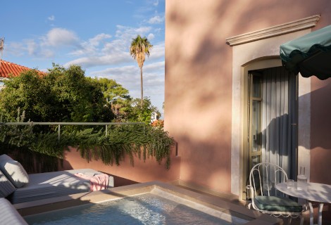 DOMUS BLANC BOUTIQUE HOTEL